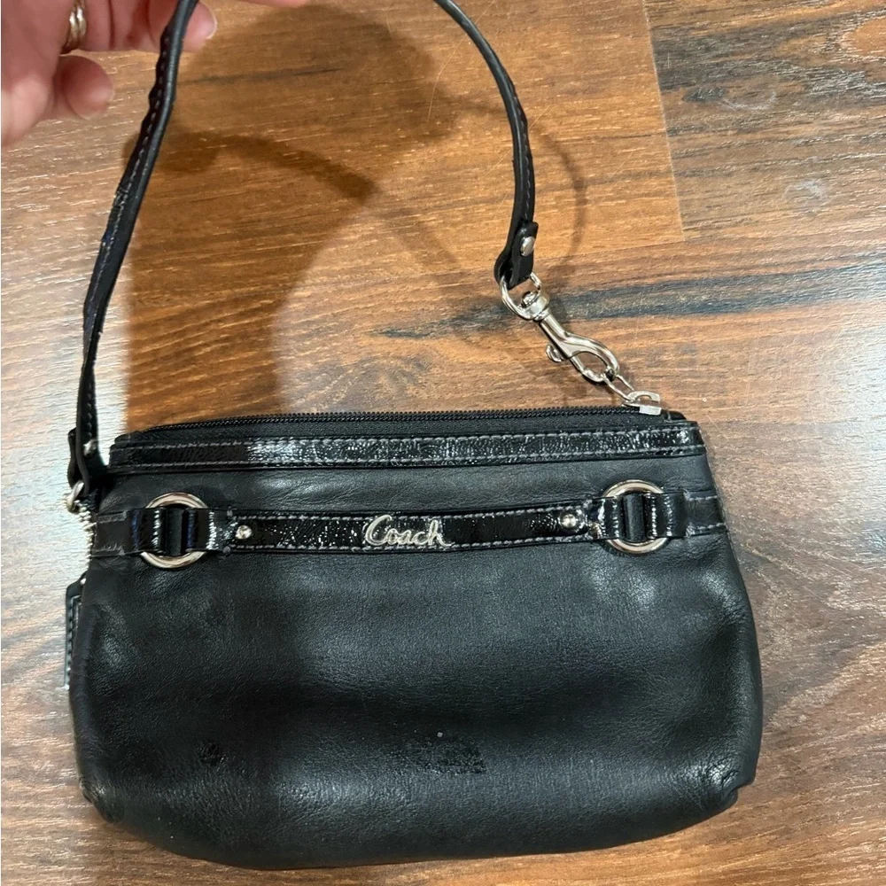 Coach Gallery Black Leather Medium Corner Zip Wristlet with Wrist Strap, Hangtag